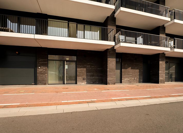 Appartement Richard I in Blankenberge biedt een gezellige woonkamer met balkon en stadszicht aan de Belgische kust.