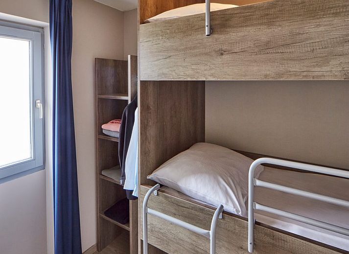 Gezellige woonkamer in Familiesuite met zeezicht, Blankenberge, Belgische kust, met prachtig uitzicht op zee.