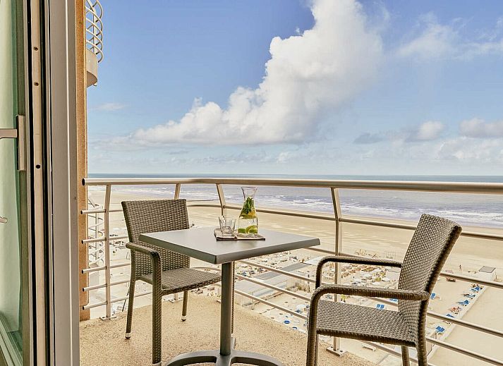 Verblijf 110214 • Vakantiewoning Belgische kust • Comfort Suite - 4p | Slaapkamer - Slaaphoek | Balkon - 