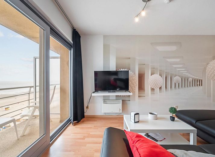 Stijlvolle binnenruimte van Ocean Suites - 1108, vakantiehuis in Blankenberge, Belgische kust, met moderne woonkamer en comfortabele slaapkamer.