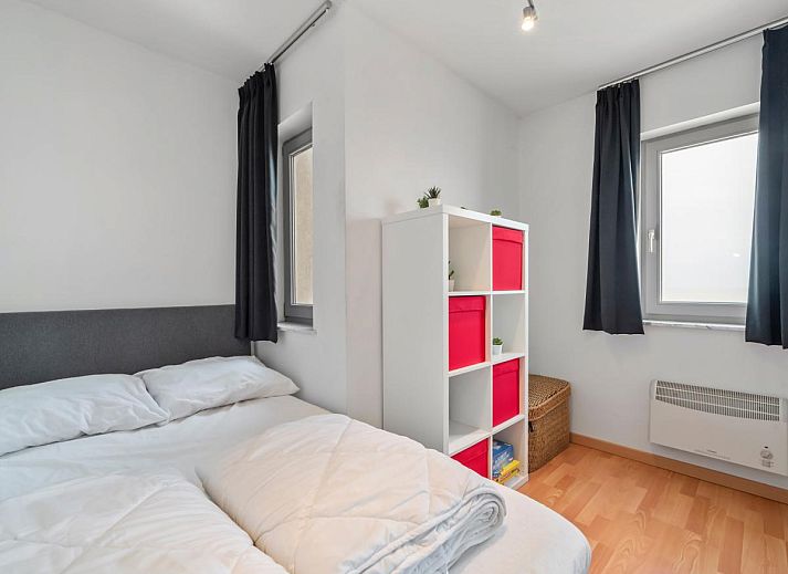 Gezellige woonkamer in Ocean Suites - 1108, vakantiehuis aan de Belgische kust in Blankenberge, met comfortabel interieur en uitzicht op het terras.