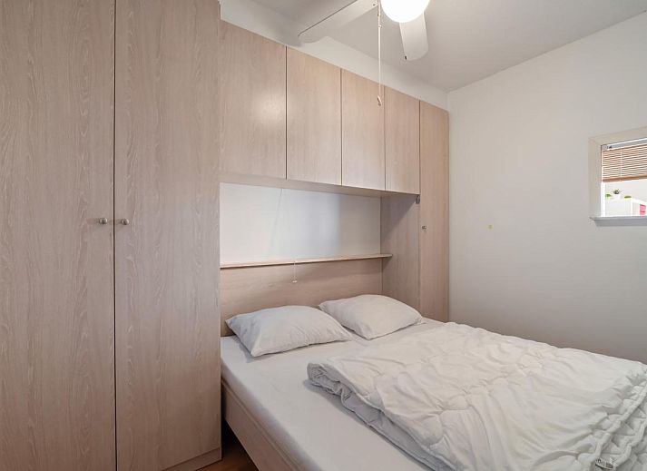 Gezellige woonkamer in Ocean Suites - 1108, vakantiehuis aan de Belgische kust in Blankenberge, met comfortabel interieur en uitzicht op het terras.