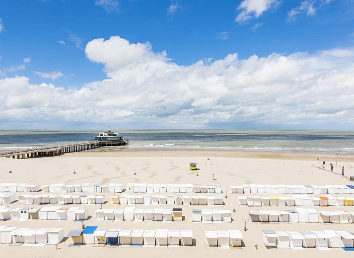 Gezellige woonkamer in Ter Duinen - 0601, vakantiehuis in Blankenberge, Belgische kust, met prachtig uitzicht op zee en moderne voorzieningen.