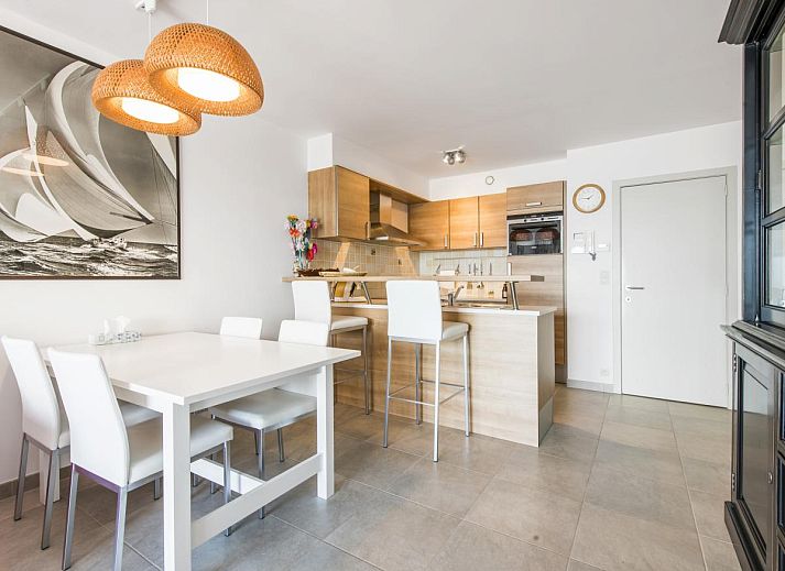 Gezellige woonkamer in Ter Duinen - 0601, vakantiehuis in Blankenberge, Belgische kust, met prachtig uitzicht op zee en moderne voorzieningen.