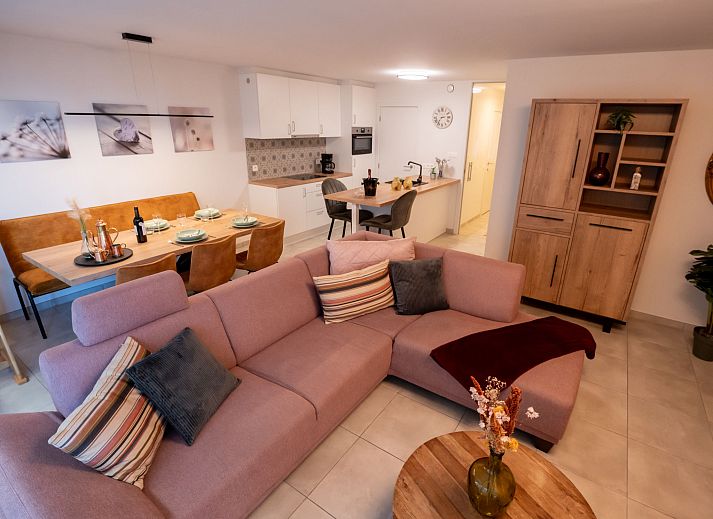 Appartement Lovely La Maree in Blankenberge biedt een prachtig zijaanzicht op zee, ideaal voor een ontspannen verblijf aan de Belgische kust.