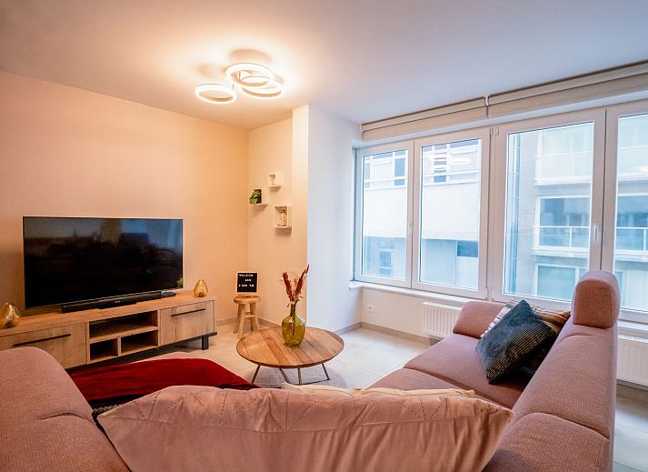 Appartement Lovely La Maree in Blankenberge biedt een prachtig zijaanzicht op zee, ideaal voor een ontspannen verblijf aan de Belgische kust.