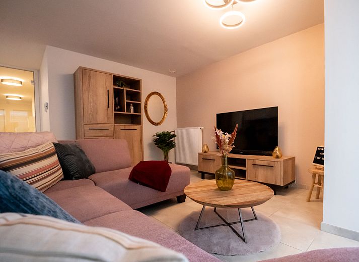 Appartement Lovely La Maree in Blankenberge biedt een prachtig zijaanzicht op zee, ideaal voor een ontspannen verblijf aan de Belgische kust.