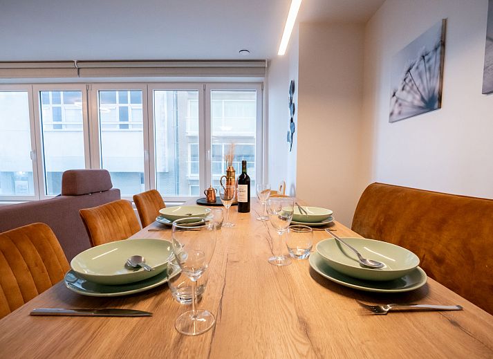 Sfeervolle slaapkamer in Appartement Lovely La Maree met zijzeezicht in Blankenberge, Belgische kust, ideaal voor een ontspannen verblijf.