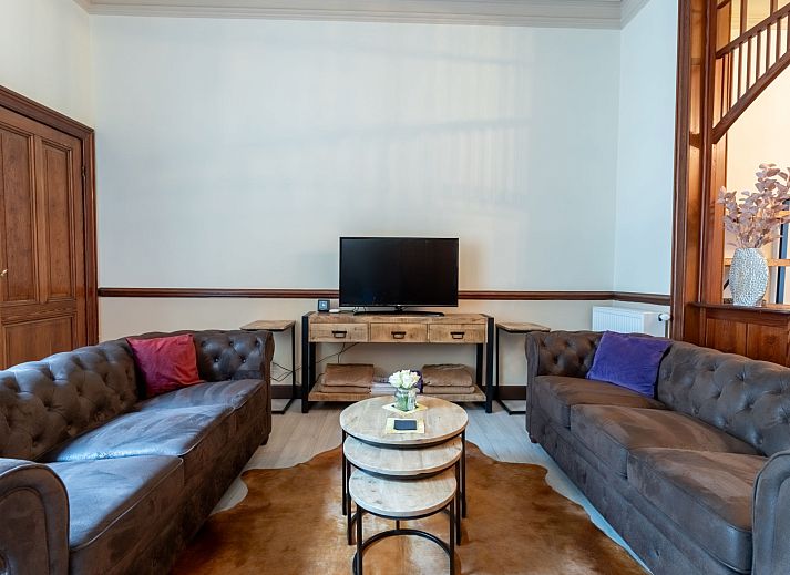 Sfeervolle slaapkamer in Vakantiehuis Notre Refuge, Blankenberge, Belgische kust. Geniet van luxe en comfort in dit elegante vakantieverblijf.