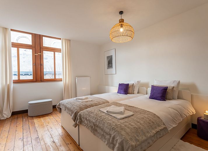 Lichte keuken in Vakantiehuis Notre Refuge, Blankenberge, Belgische kust. Geniet van moderne faciliteiten in dit charmante Belle Epoque vakantiehuis.