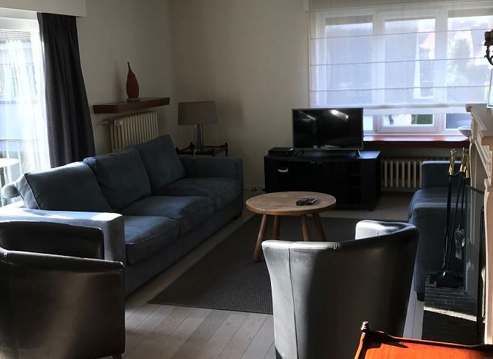 Veranda van Appartement fur 4 Personen und 1 Kind in Knokke-Heist, Flan, met uitzicht op de rustige omgeving aan de Belgische kust.