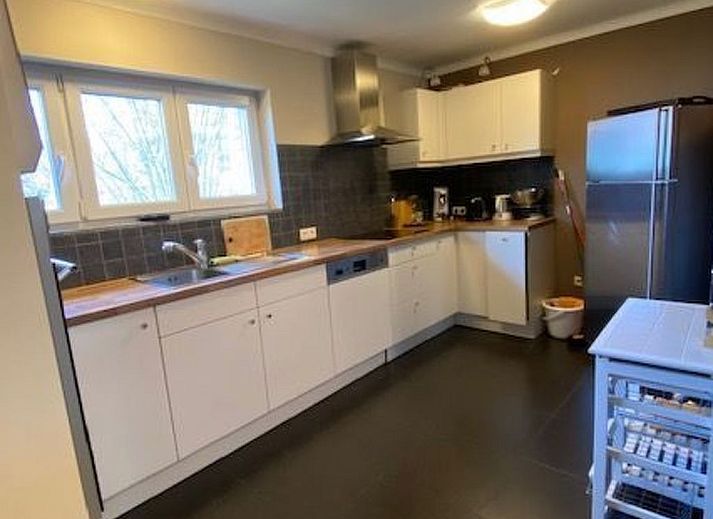 Terras van Appartement fur 4 Personen und 1 Kind in Knokke-Heist, Belgische kust, met uitzicht op de tuin en comfortabele zitjes.