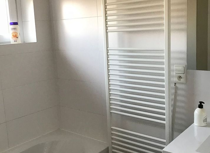 Terras van Appartement fur 4 Personen und 1 Kind in Knokke-Heist, Belgische kust, met uitzicht op de tuin en comfortabele zitjes.