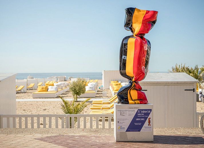 Balkon van Appartement fur 4 Personen und 1 Kind in Knokke-Heist, met uitzicht op de Belgische kust, ideaal voor ontspanning.
