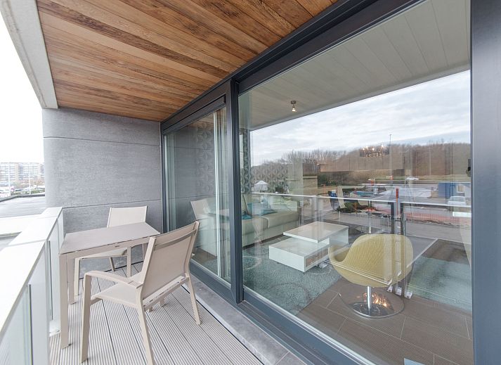 Stylish living room in Apartment Sea Breeze, Bredene, Belgian coast, with modern decor and views of the surroundings.