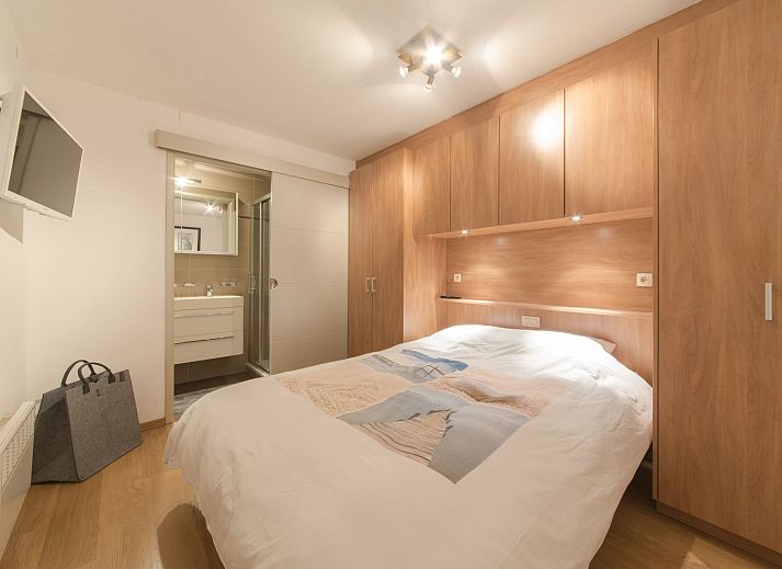 Stylish living room in Apartment Sea Breeze, Bredene, Belgian coast, with modern decor and views of the surroundings.