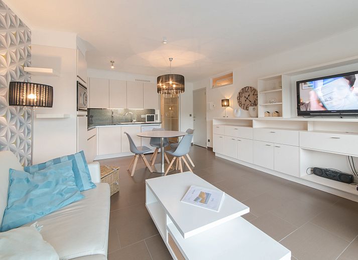 Stylish living room in Apartment Sea Breeze, Bredene on the Belgian coast, with modern furnishings and comfortable seating area.