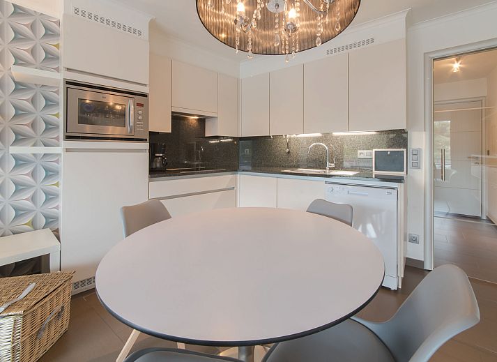 Enjoy the modern terrace of Apartment Sea Breeze in Bredene on the Belgian coast, ideal for relaxation and views of the surroundings.