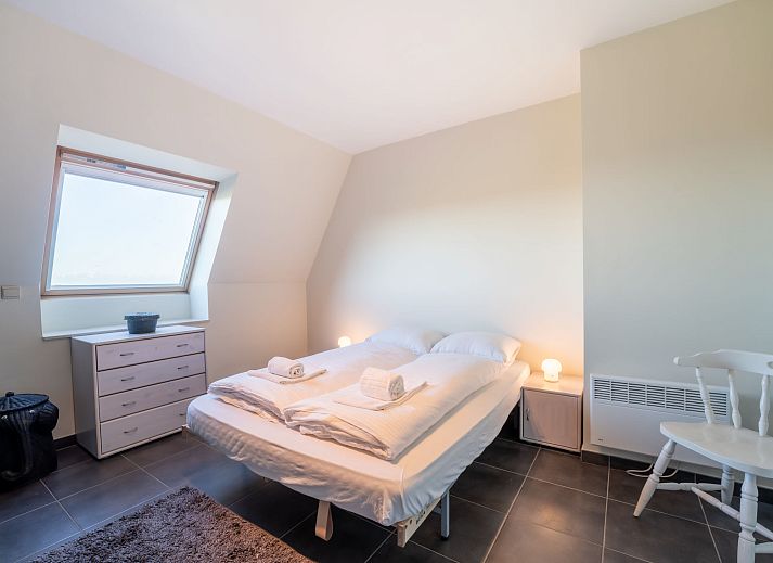 Modern kitchen in Apartment Marebelle, vacation rental in Bredene on the Belgian coast, fitted with sleek white cabinets and appliances.