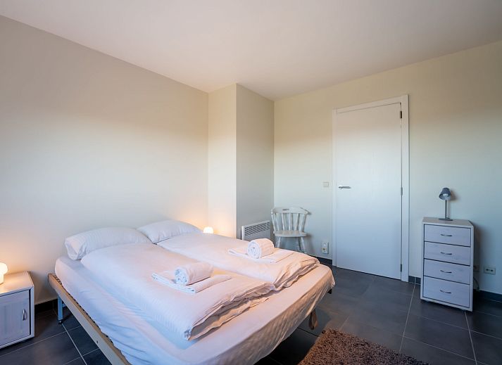 Modern kitchen in Apartment Marebelle, vacation rental in Bredene on the Belgian coast, fitted with sleek white cabinets and appliances.
