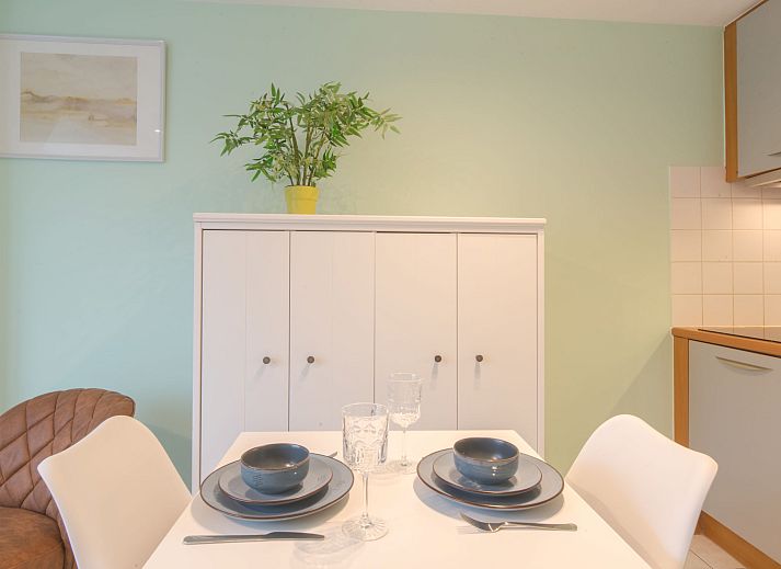 Geniet van het uitzicht vanaf het balkon van Appartement Ter Duinen in Bredene aan de Belgische kust, ideaal voor een ontspannen verblijf.