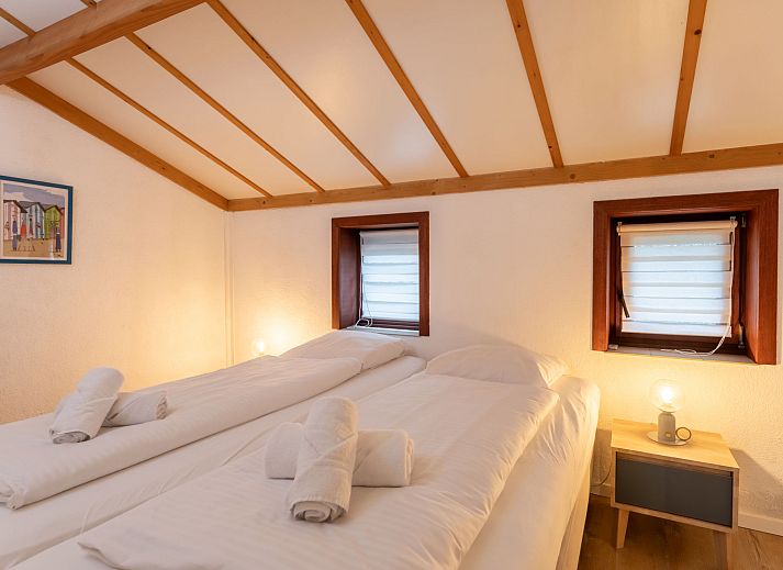 Gezellige woonkamer van Vakantiehuis Strandhuis in Bredene, Belgische kust. Comfortabele zithoek met warme inrichting en eetruimte.