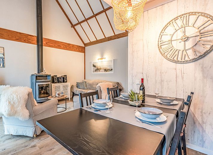 Gezellige woonkamer in Vakantiehuis Strandhuis, Bredene, Belgische kust, met comfortabele zitruimte en moderne inrichting voor ontspanning.