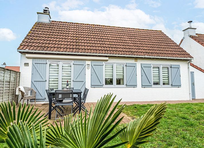 Gezellige woonkamer in Vakantiehuis Strandhuis, Bredene, Belgische kust, met comfortabele zitruimte en moderne inrichting voor ontspanning.