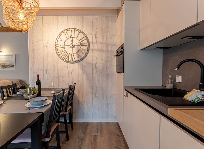 Gezellige woonkamer in Vakantiehuis Strandhuis, Bredene, Belgische kust, met comfortabele zitruimte en moderne inrichting voor ontspanning.