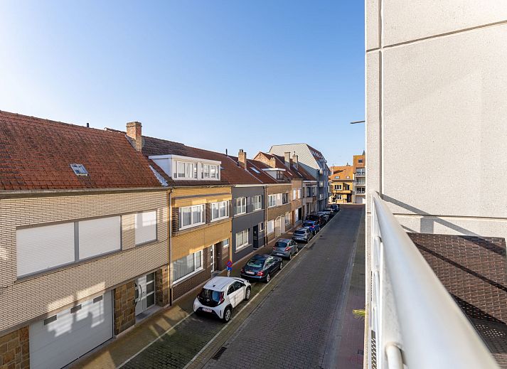 Cozy interior of the Zandloper Apartment with a balcony in Bredene, on the Belgian coast, featuring an inviting terrace and plenty of natural light.