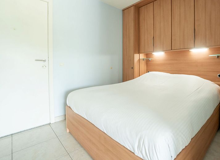 Stylish living room of Apartment Lautrec in Bredene, Belgian coast, with comfortable seating area and modern furnishings.