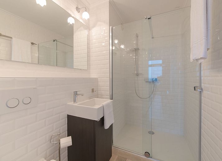 Stylishly furnished dining area in Apartment Seaview 2, Bredene, Belgian coast. Enjoy comfort and modernity by the sea.