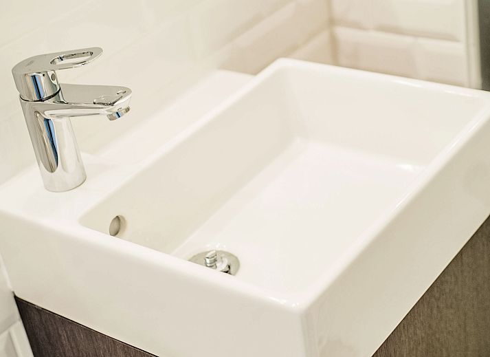 Stylishly furnished dining area in Apartment Seaview 2, Bredene, Belgian coast. Enjoy comfort and modernity by the sea.