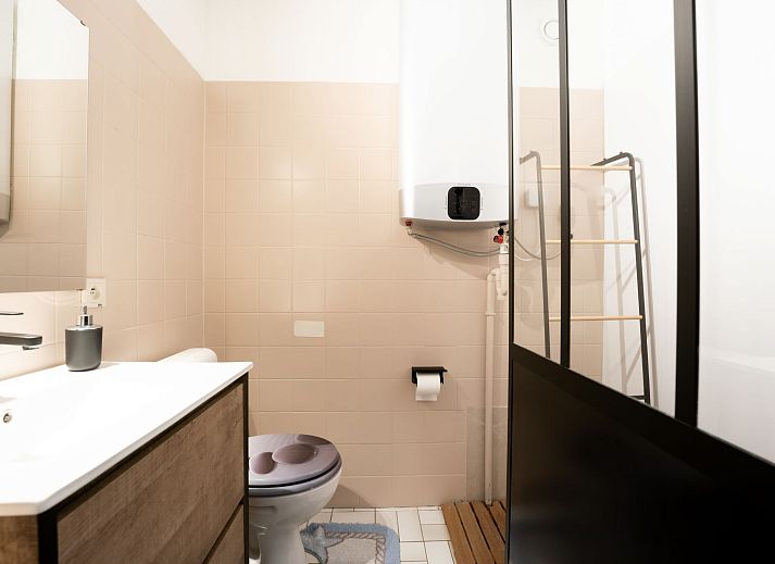 Cozy interior space of Apartment Astrid 62/ 101 in Bredene, Belgian coast, with modern kitchen and sunny dining area.