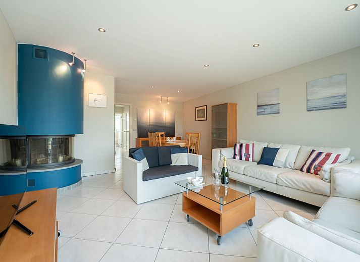 Cozy living room of Apartment Queen Mary in Bredene on the Belgian coast, with comfortable interior and views of the natural surroundings.