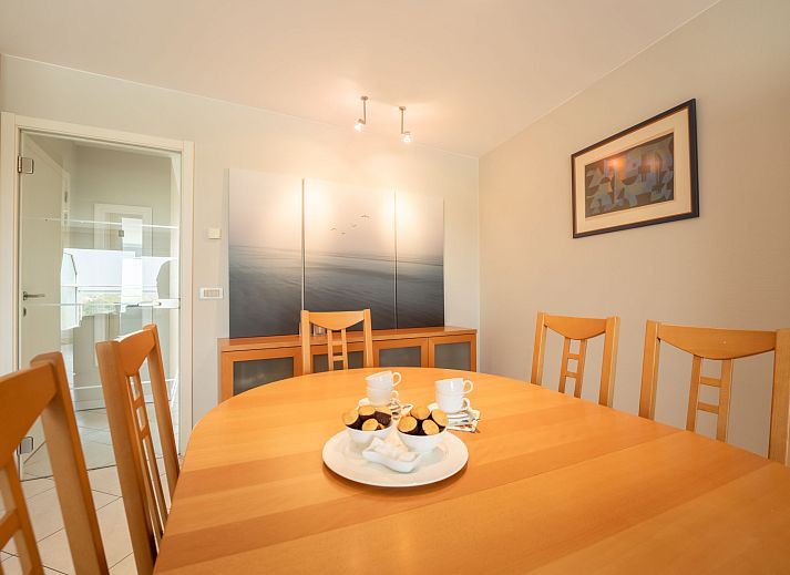 Cozy living room of Apartment Queen Mary in Bredene on the Belgian coast, with comfortable interior and views of the natural surroundings.