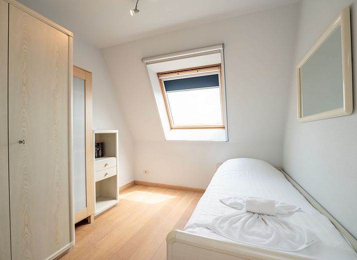 Modern kitchen in Apartment Queen Mary, Bredene, Belgian coast. Enjoy a stylish indoor space with views and luxury amenities.