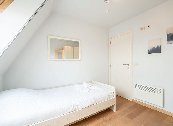 Modern kitchen in Apartment Queen Mary, Bredene, Belgian coast. Enjoy a stylish indoor space with views and luxury amenities.