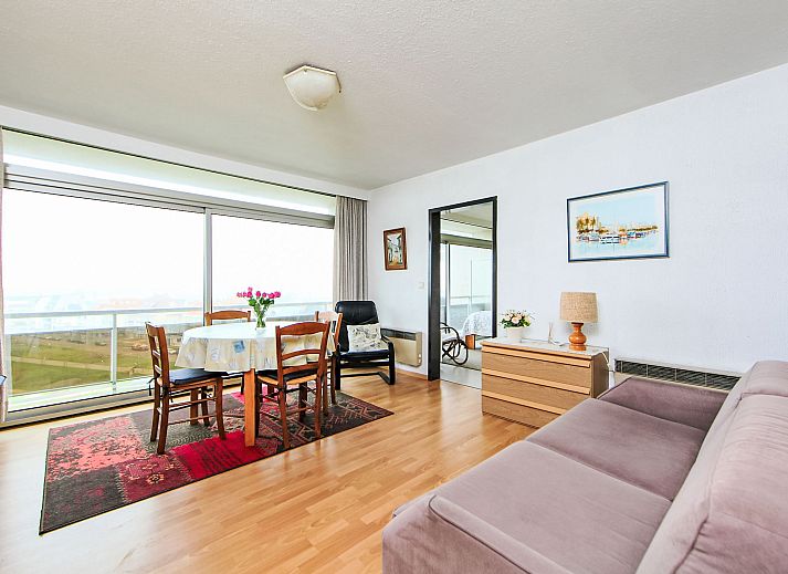 Apartment Ref. 702 in Bredene, Belgian coast: modern vacation home overlooking green area and near beach.