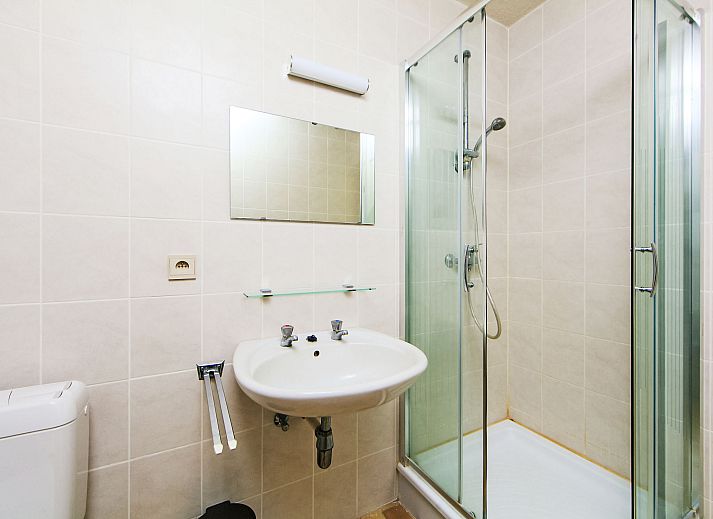 Cozy living room of Apartment Ref. 702 in Bredene, Belgian coast, with panoramic views and comfortable furniture.