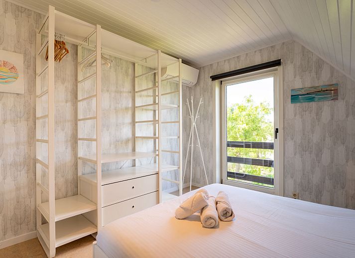 Moderne Kueche im Ferienhaus Villa Zeebries, Bredene, Belgische Kueste. Geniessen Sie die luxurioesen Kochmoeglichkeiten in diesem schoenen Ferienhaus.