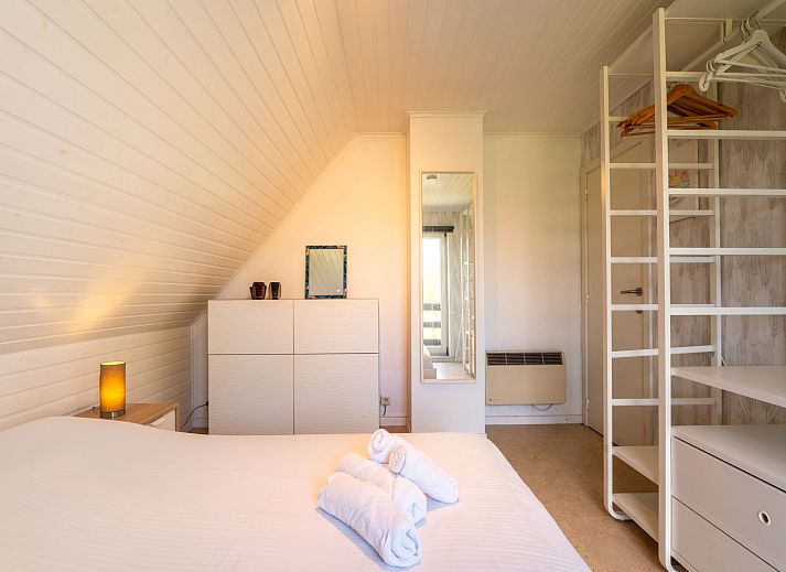Moderne Kueche im Ferienhaus Villa Zeebries, Bredene, Belgische Kueste. Geniessen Sie die luxurioesen Kochmoeglichkeiten in diesem schoenen Ferienhaus.
