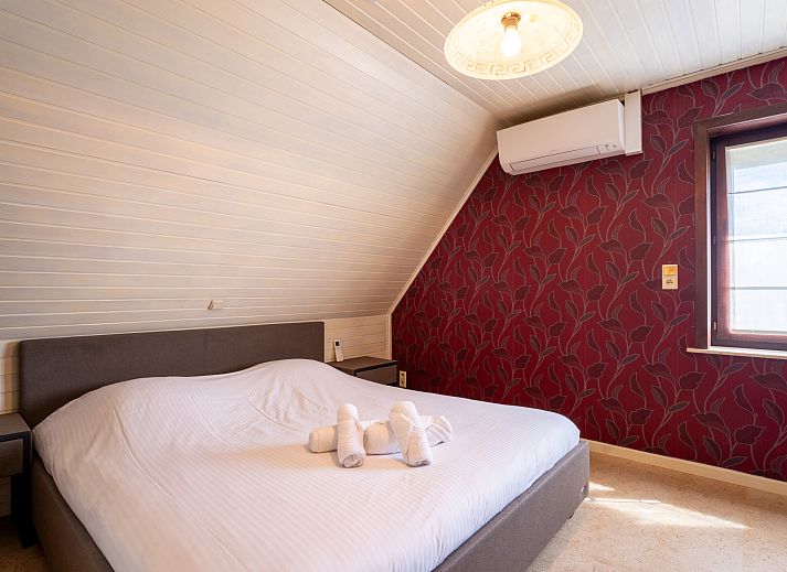 Moderne Kueche im Ferienhaus Villa Zeebries, Bredene, Belgische Kueste. Geniessen Sie die luxurioesen Kochmoeglichkeiten in diesem schoenen Ferienhaus.