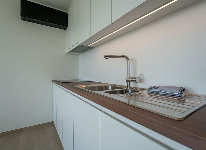 Cozy interior space of Apartment Studio Zeezicht in Bredene, Belgian coast, with panoramic views of the surroundings.