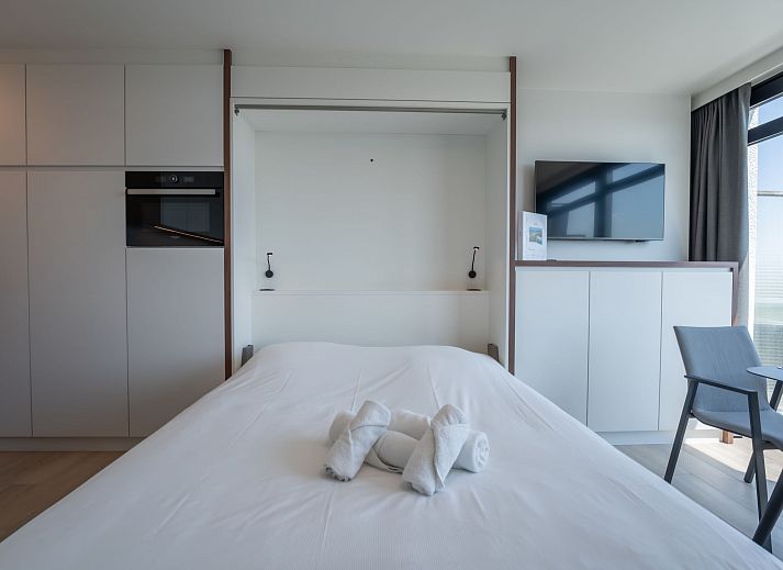 Modern interior space of Apartment Studio Zeezicht in Bredene, Belgian coast, with stylish kitchen and dining area.