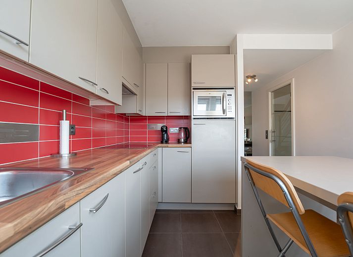 Cozy dining and living room in Apartment Ter Duyne, Bredene, Belgian coast, ideal vacation accommodation with modern interior and balcony.