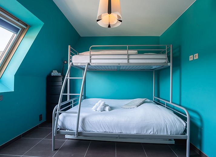 Modern kitchen in Apartment Ter Duyne, Bredene on the Belgian coast, with red tiles and sleek decor for a comfortable stay.