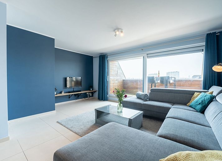 Enjoy the sunny terrace of Apartment Parklane in Bredene on the Belgian coast, perfect for relaxation and views.
