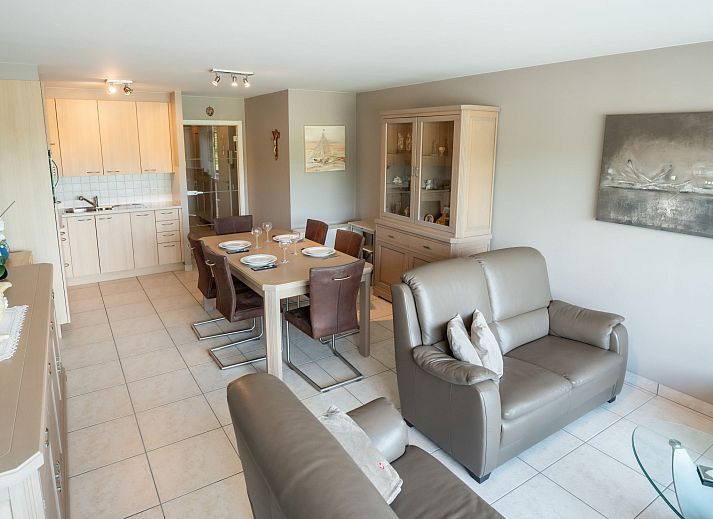 Cozy dining area in Apartment Lautrec 304 in Bredene, Belgian coast, with modern kitchen and stylish decor.