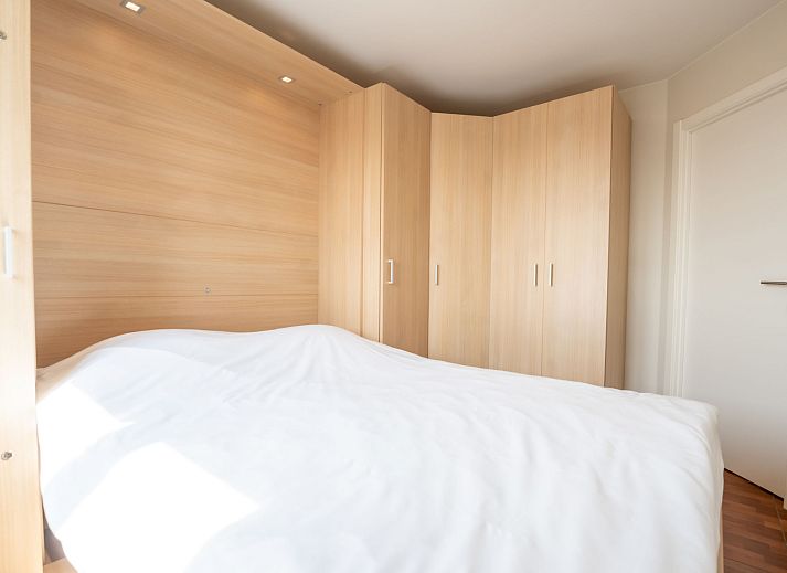 Stylish dining room in Apartment Lautrec 304 in Bredene, Belgian coast, with elegant decor and spacious views of the surroundings.